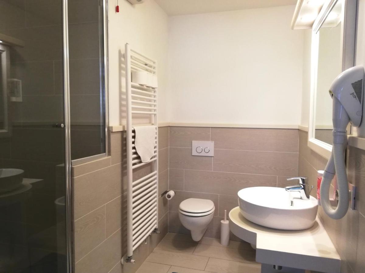 רוברטו Colle Ameno Room And Breakfast מראה חיצוני תמונה